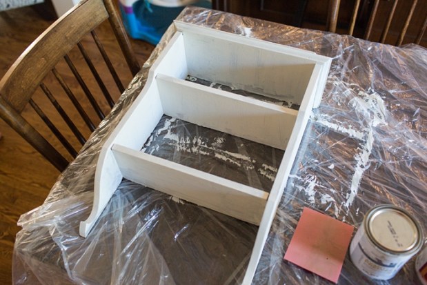 DIY Painted Hanging Wooden Shelf_0001