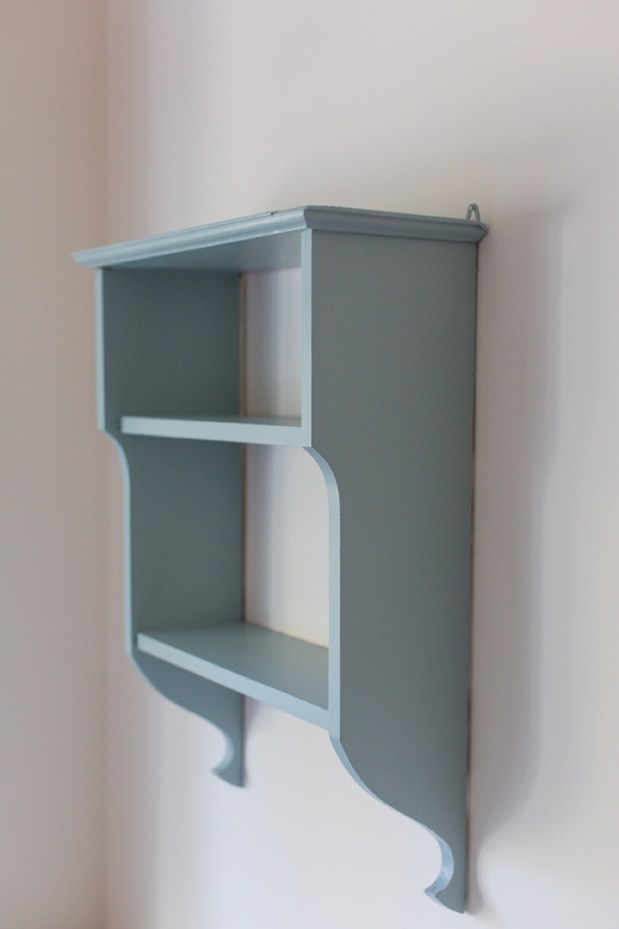 DIY Painted Hanging Wooden Shelf_0005