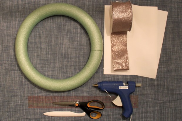 holiday wreath_materials
